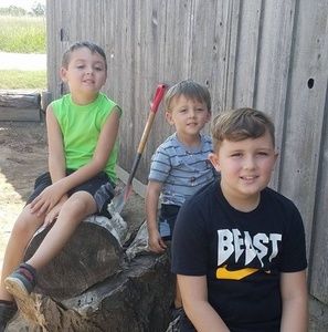 Meet your Posher, Leona